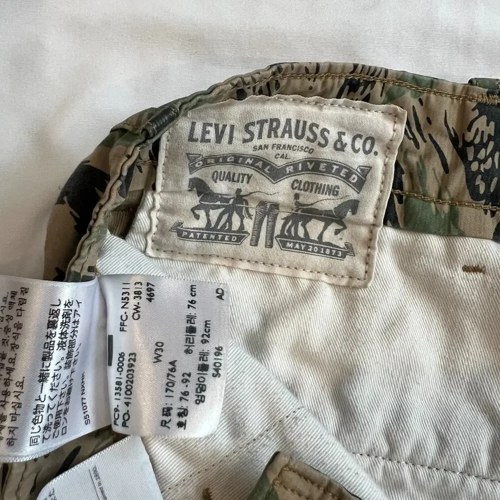 Levi Strauss & Co Cargo Shorts Mens 30 Tan Tiger Stripe Camo Military